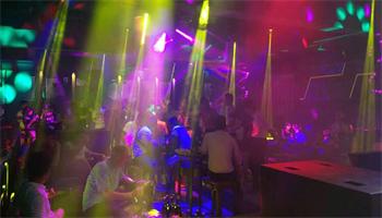 恒之光點亮海南白沙基地酒吧